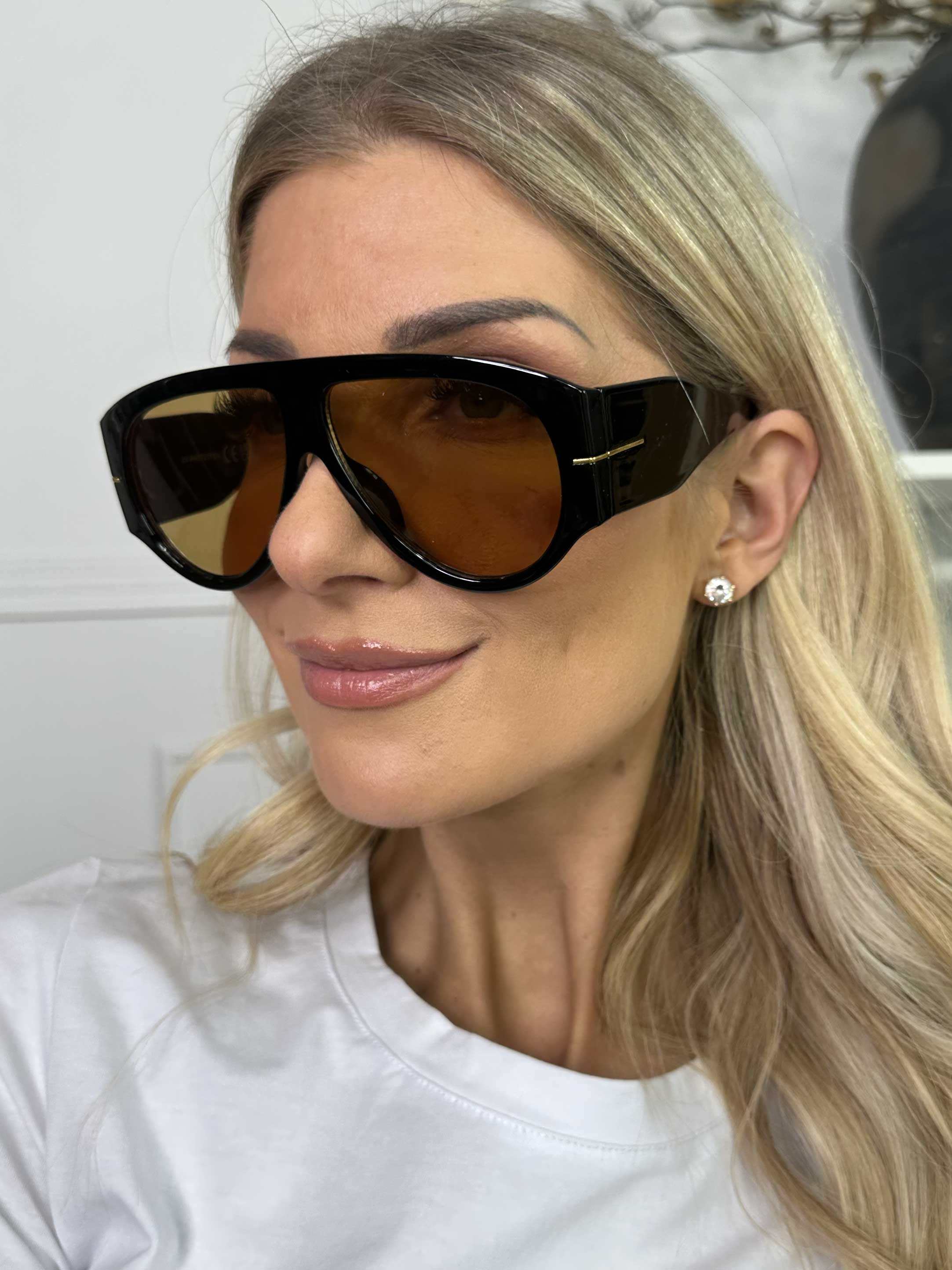 Abigail - Solglasögon med bred båge och färgade glas